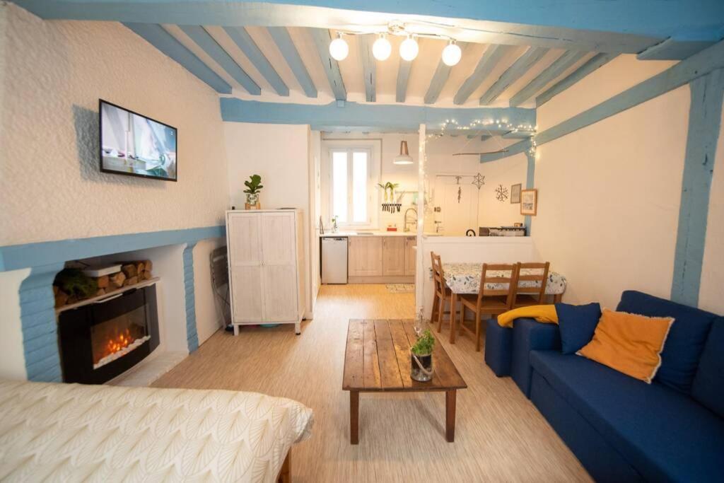 Blue Appartment With A Fireplace Дьепп Экстерьер фото